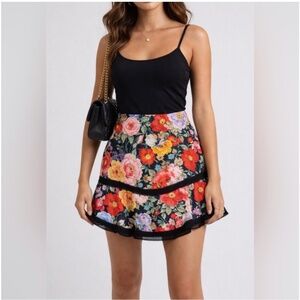 EUC Alice + Olivia Red & Black Colorful Blooming Garden Mini  Skirt Size 8